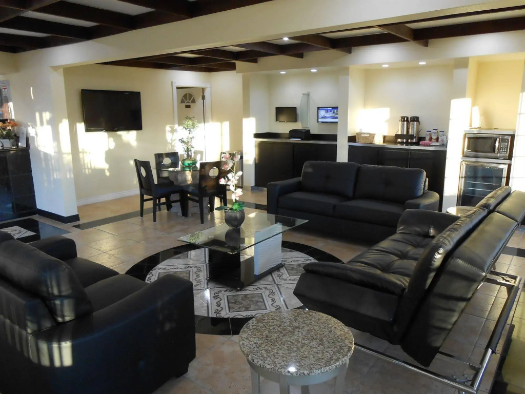 Best Inn & Suites, photo 2