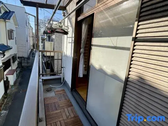 AiES Kita-Senju, 8-minute walk from Kita-Senju Station, direct access to  Asakusa, 13 people, 9 bed