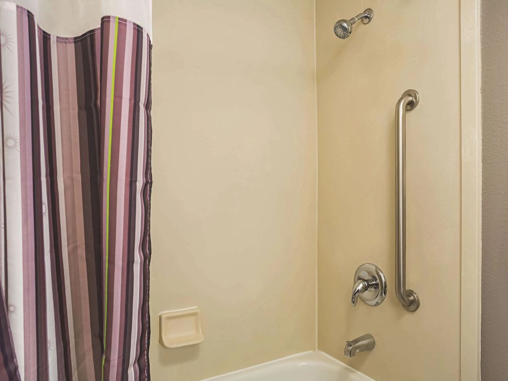 La Quinta Inn & Suites by Wyndham Miami Airport East — photo 8