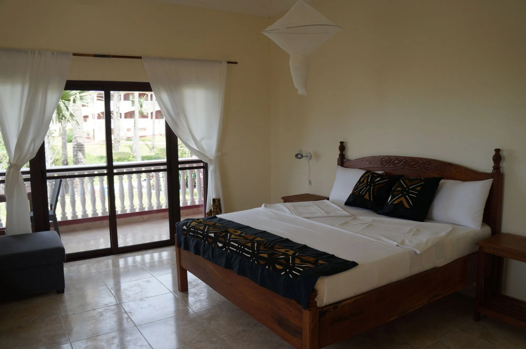 Lemon Creek Hotel Resort — photo 2
