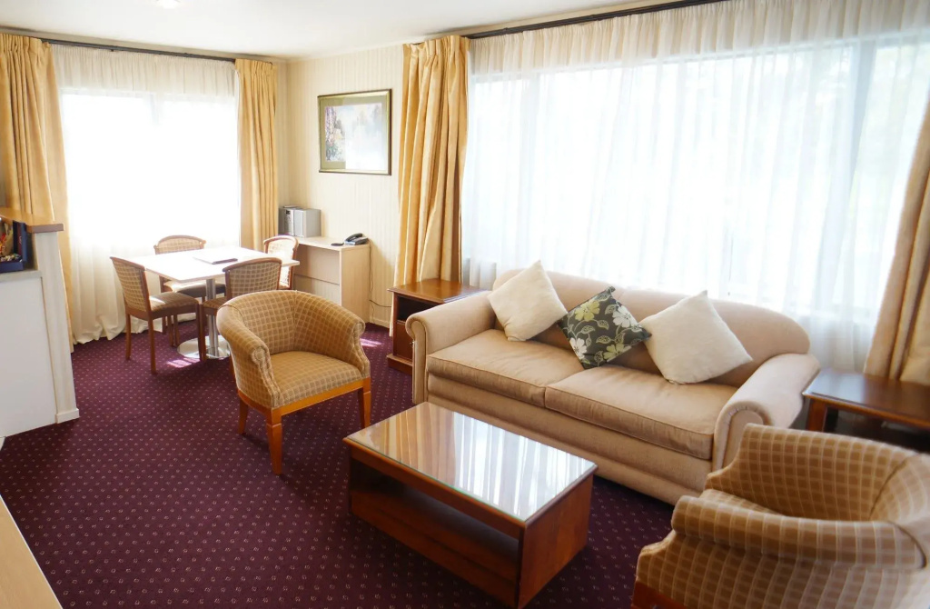 Cornwall Park Motor Inn