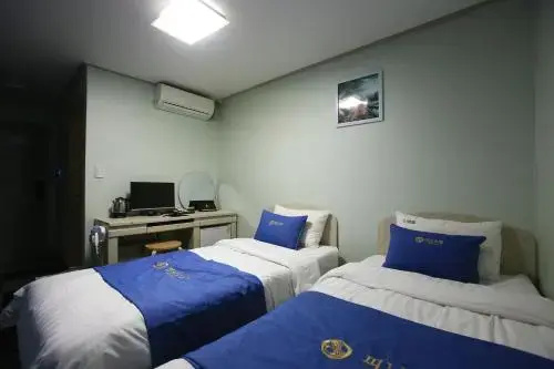 Peanut Hotel — photo 4