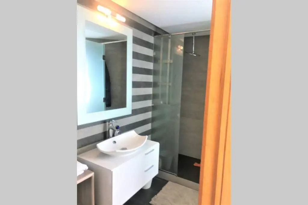 Very beautiful apartment with see view 5th — photo 8