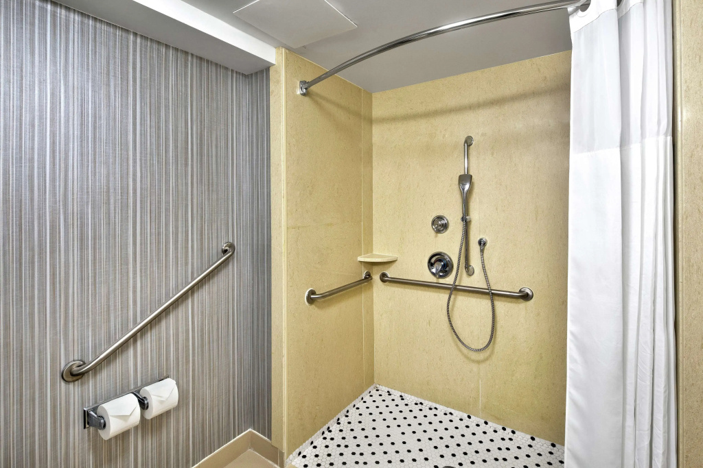 Hampton Inn & Suites by Hilton Toronto Airport — photo 7