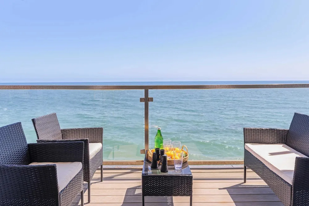 Beach Retreat With Oceanfront Balconies + Direct Beach Access Pacific Coast Outlook by Avantstay — photo 6