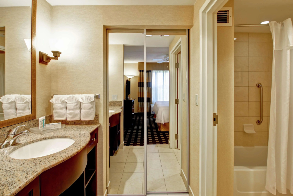 Homewood Suites by Hilton Toronto Airport Corporate Centre — photo 8