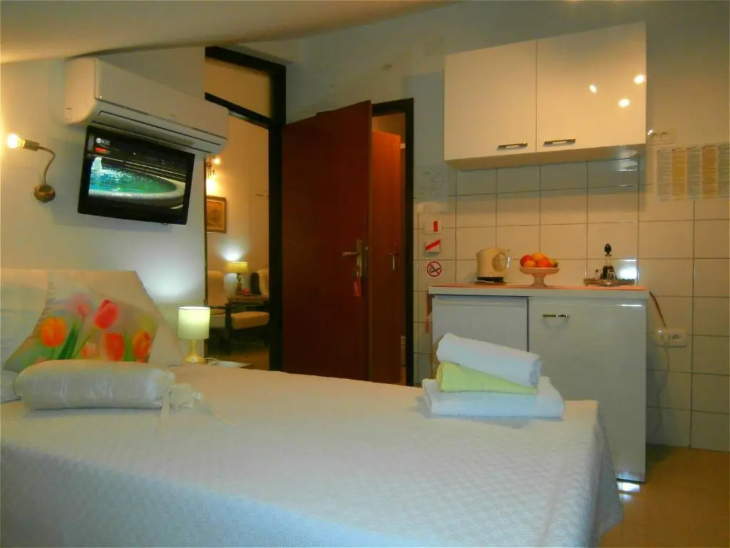 Apartments Song, photo 4