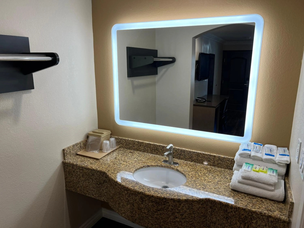 Walnut Inn & Suites West Covina — photo 7