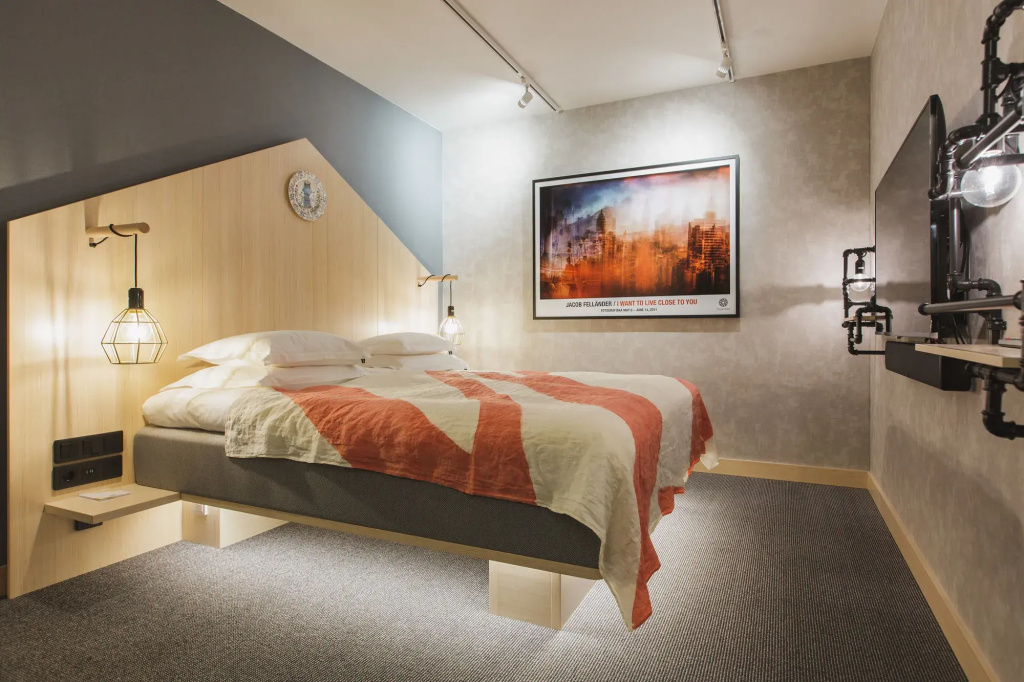 Hotel With Urban Deli — photo 2