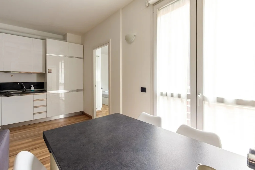 Candiani Building - Elegant 2-level Apartment With 3 Bedrooms — photo 4