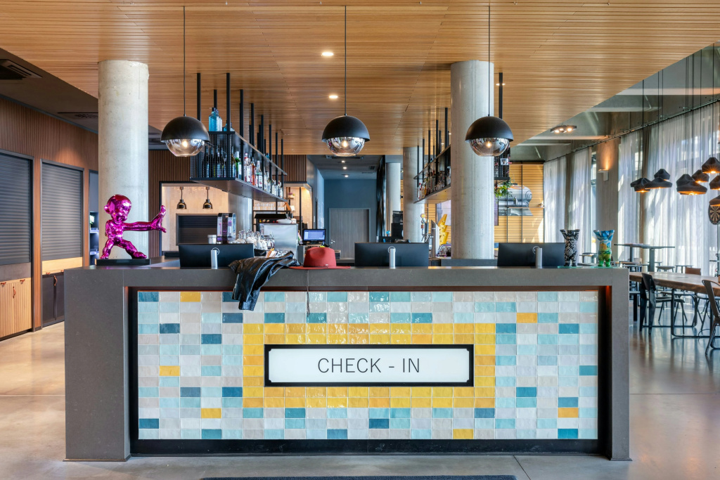 Moxy Berlin Ostbahnhof — photo 2