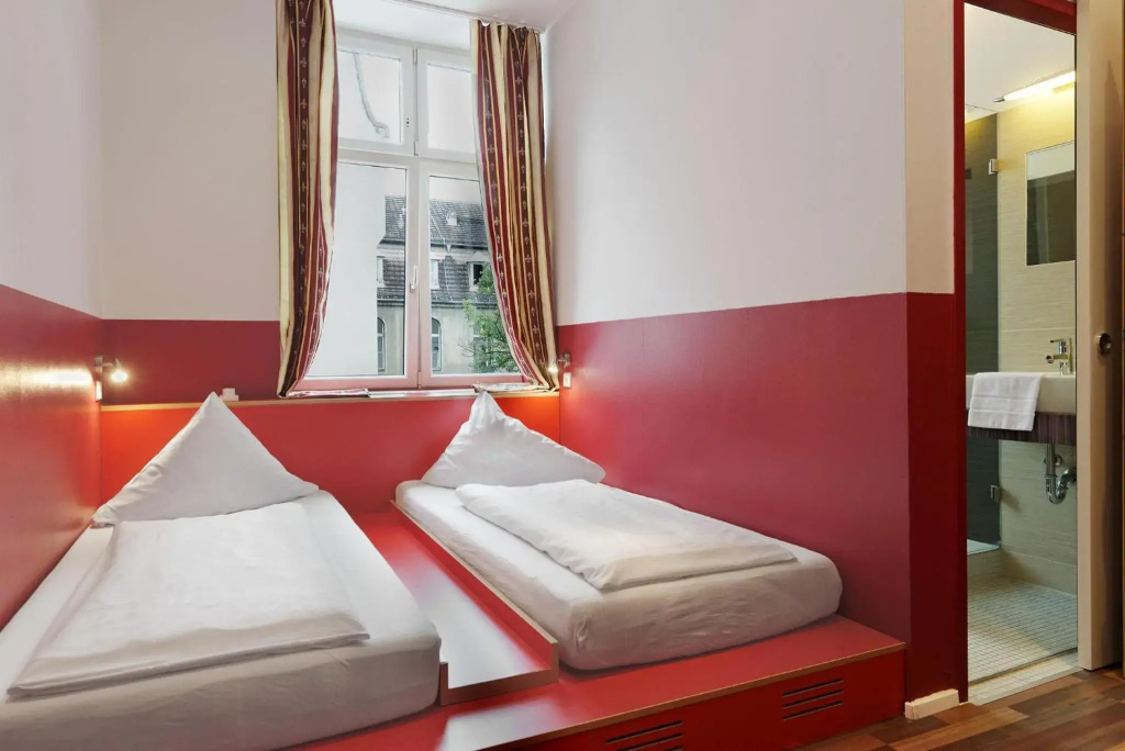 Ballhaus Berlin Hostel — photo 3