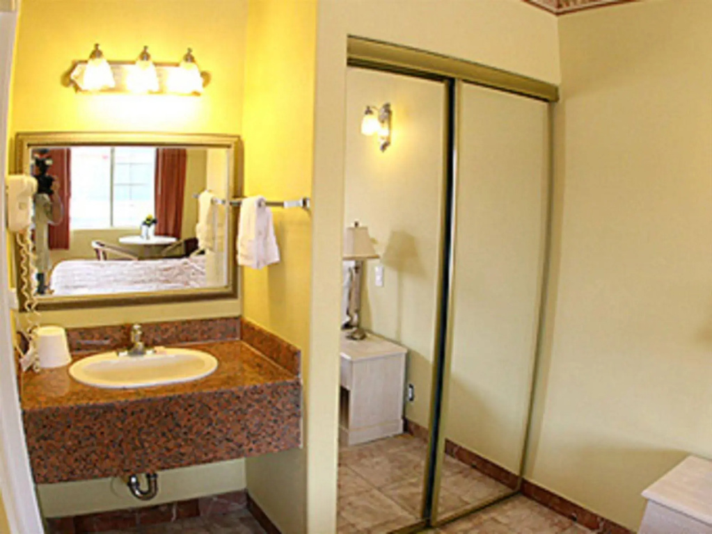 Glen Capri Inn & Suites - Burbank Universal — photo 6