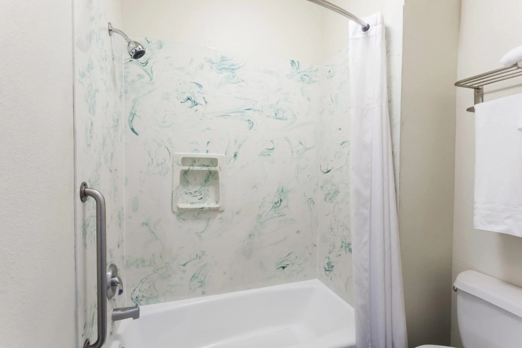Days Inn & Suites by Wyndham South Gate — photo 7