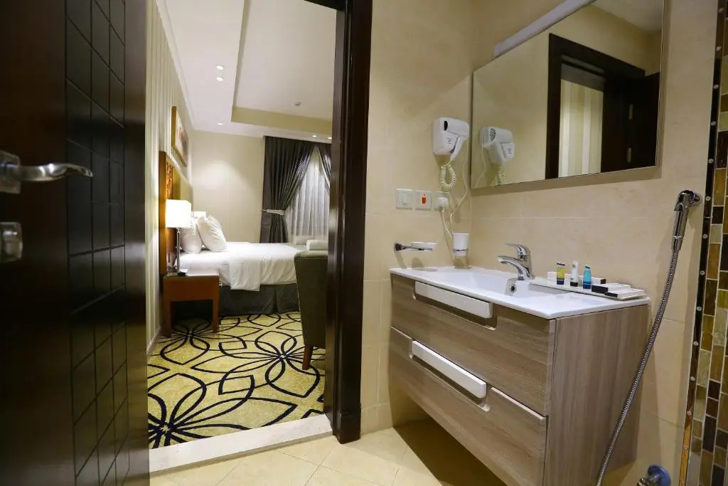 Lotaz Hotel Suites - Al Salamah — photo 8