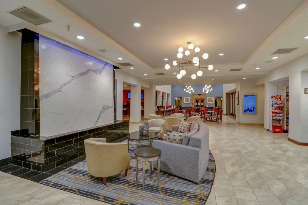 Hampton Inn Tropicana, photo 2