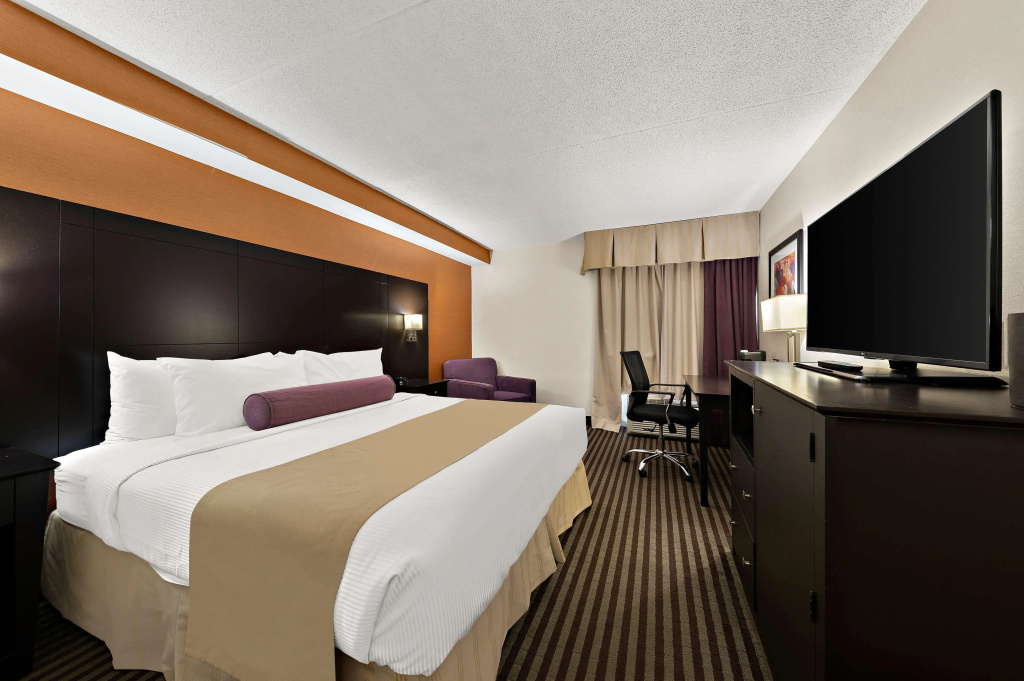 Best Western Plus Toronto North York Hotel & Suites — photo 6