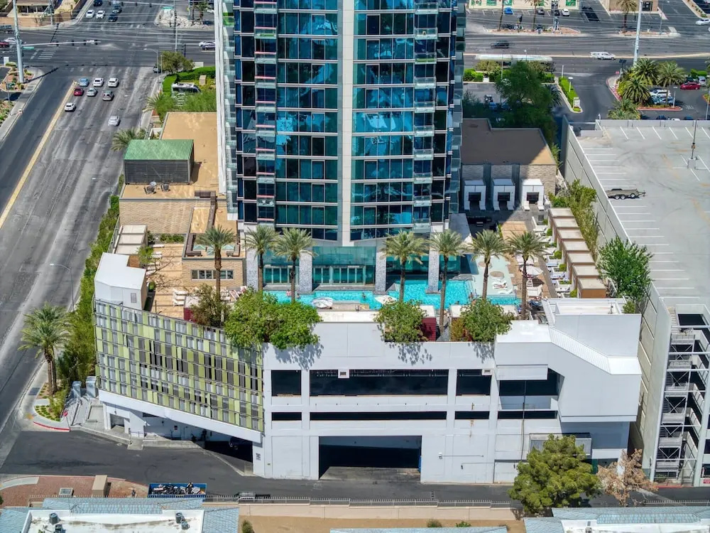 Luxurious Studio Balcony Access 26319
