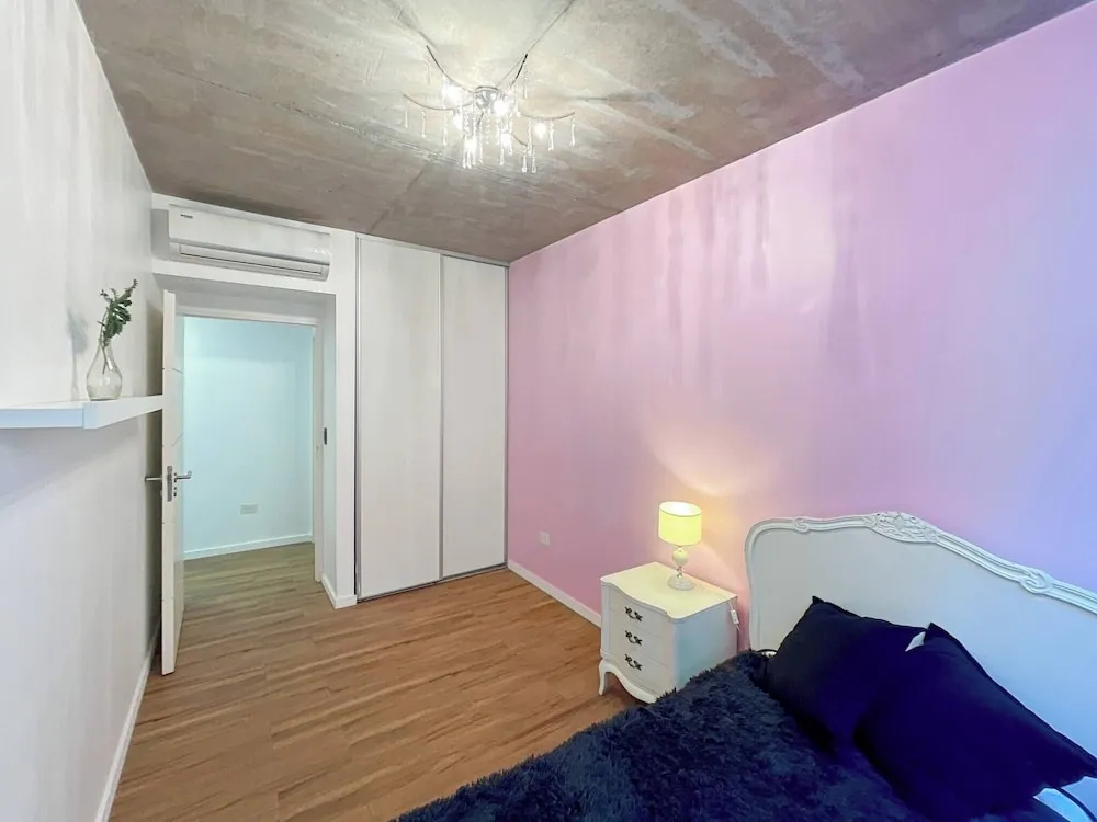 Urban Retreat Elegant Modern Apartment With Balcony in Villa del Parque, photo 3