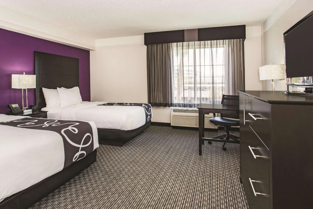 La Quinta Inn & Suites by Wyndham Las Vegas Summerlin Tech, photo 5