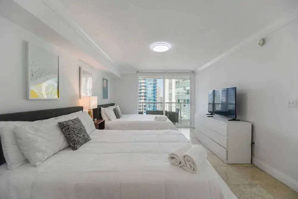 Centric 40thFloor Brickell Condo FREE parking by Palermo Home Miami, photo 3