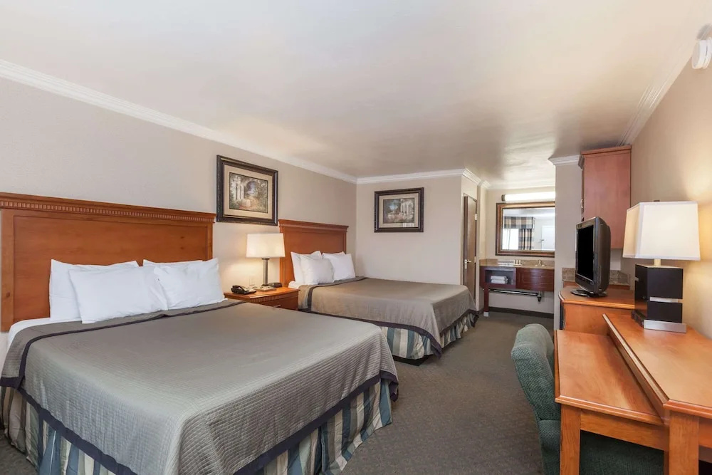 Travelodge Sylmar CA — photo 5