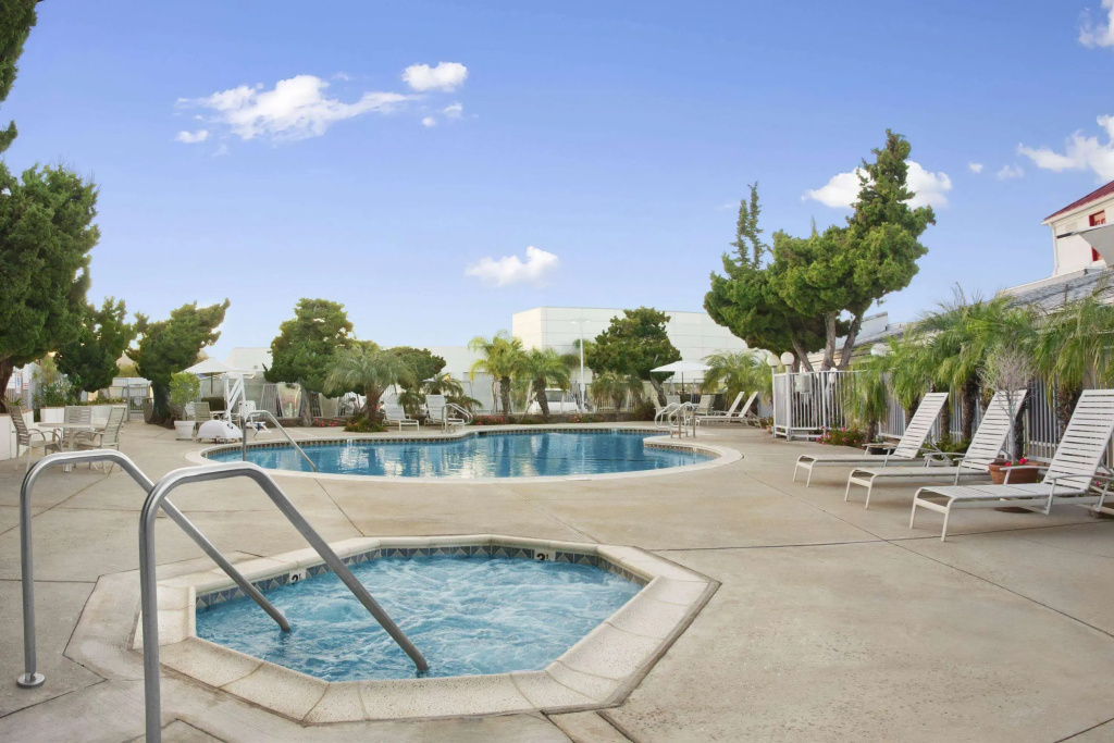 Ramada by Wyndham Torrance — photo 7