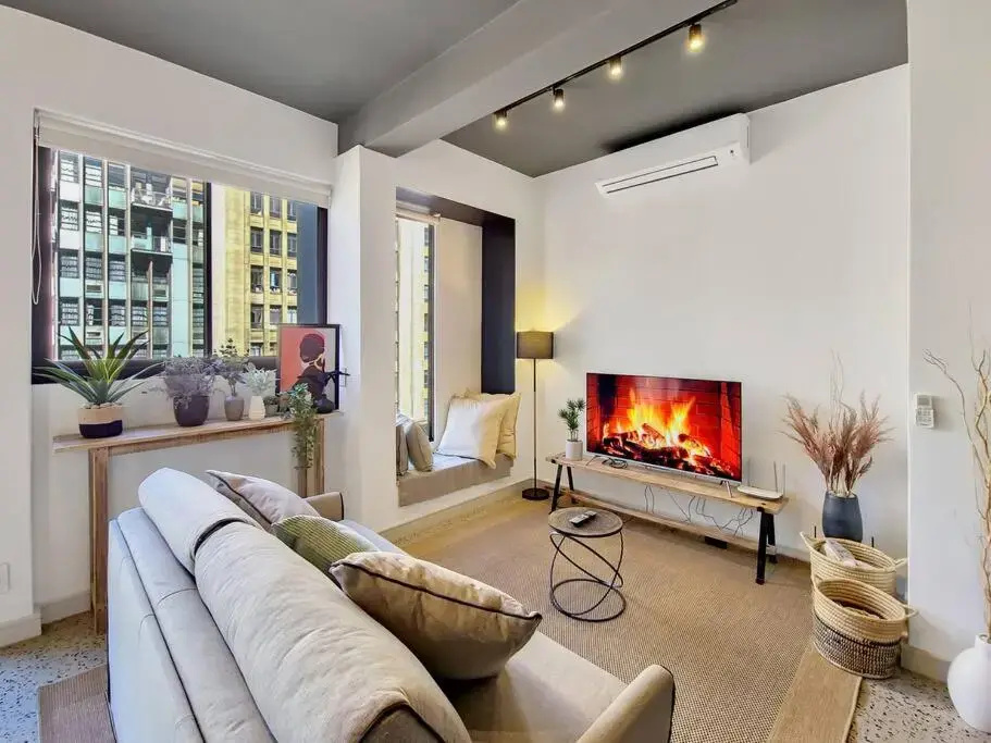 City Bowl Apartment with Rooftop Pool!, photo 2