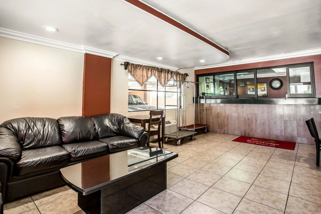 Pico Rivera Inn and Suites, photo 2