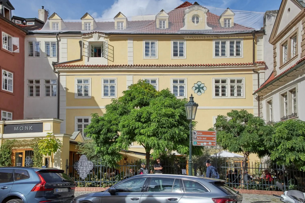 Charles Bridge Apartments