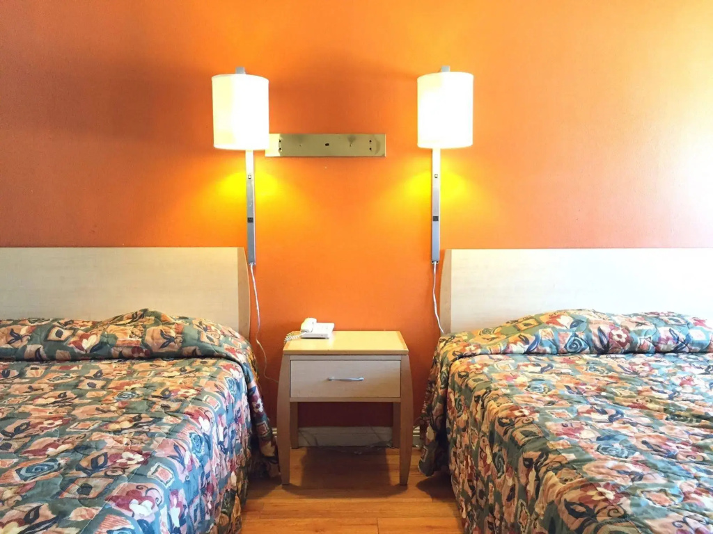 Fullerton Inn - Near Medieval Times — photo 5