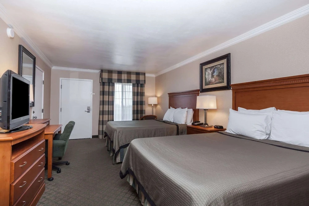 Travelodge Sylmar CA — photo 3