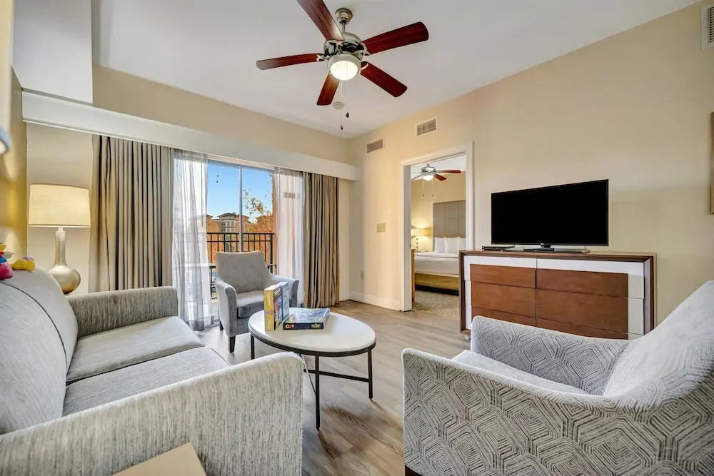 Top Floor 3B Balcony 10 Mins to Disney NO Fees, photo 5
