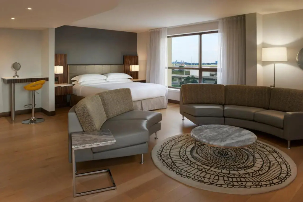 Hilton Toronto Airport Hotel & Suites — photo 8