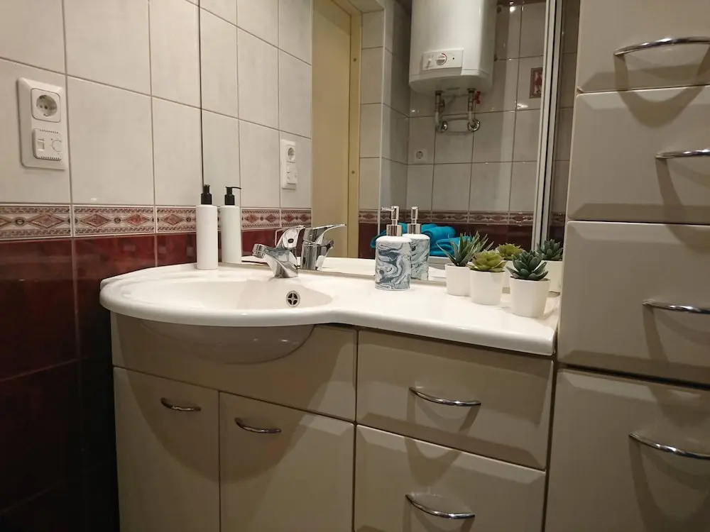 City Center Raua Apartment with Balcony — photo 6
