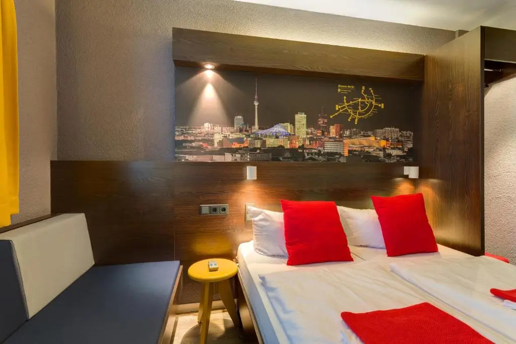 MEININGER Hotel Berlin Hauptbahnhof — photo 8