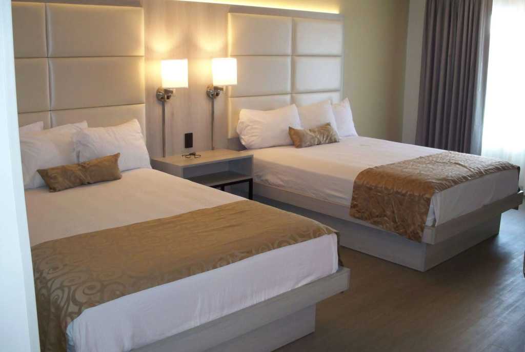 Ramada by Wyndham Burbank Airport, photo 2