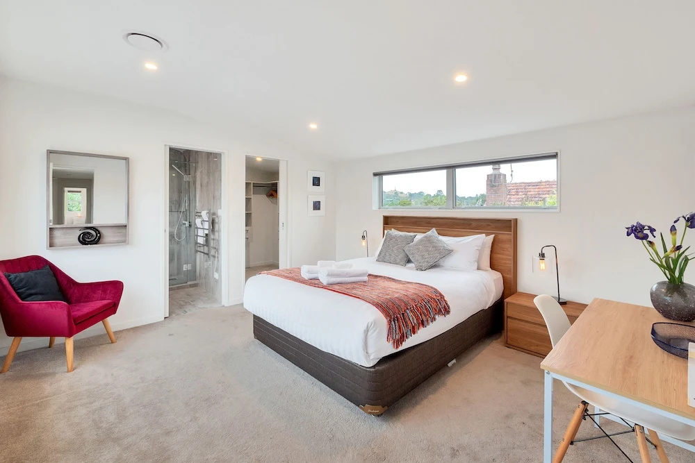 Elegant and Stylish Retreat in Epsom, photo 3