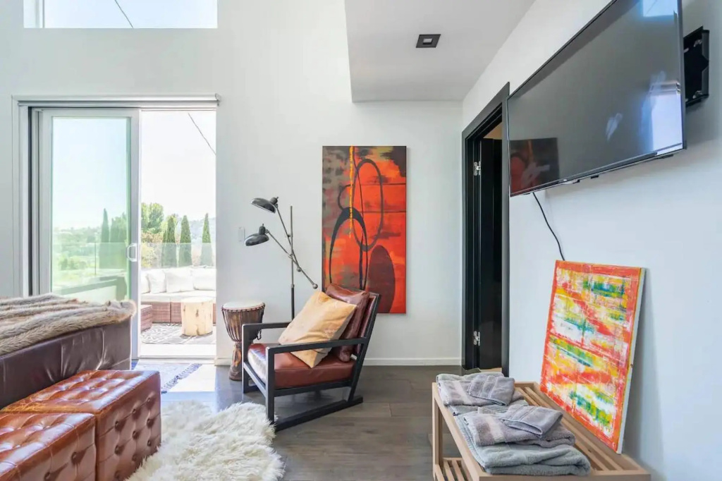 Troy Dr - Sleek & Modern Hollywood Hills Home With Stunning Views, photo 4