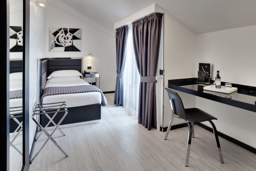 LHP Hotel Napoleon, photo 5