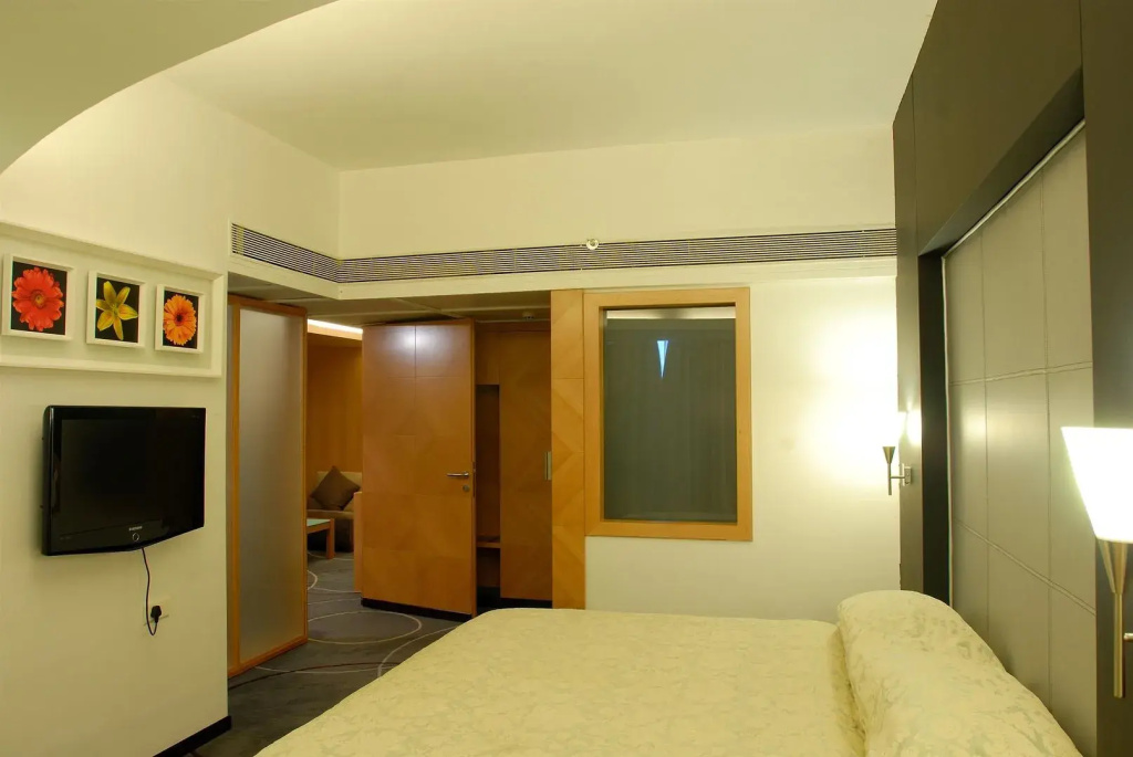 Peninsula Grand Hotel — photo 6