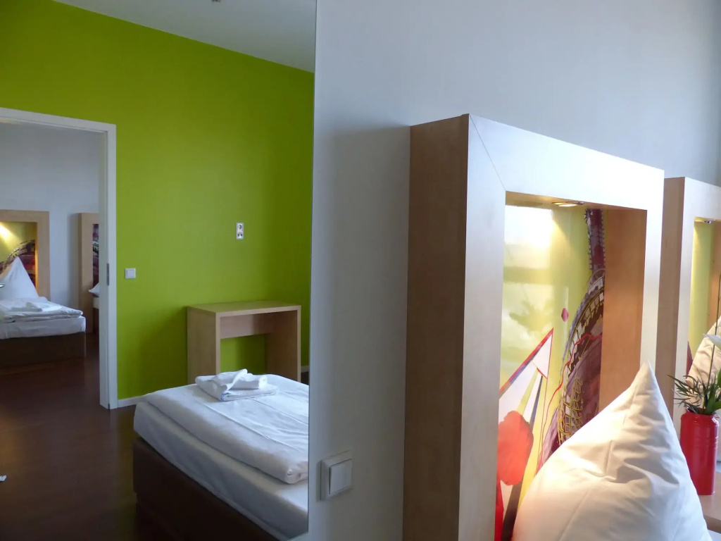 H+ Hotel 4 Youth Berlin Mitte — photo 5