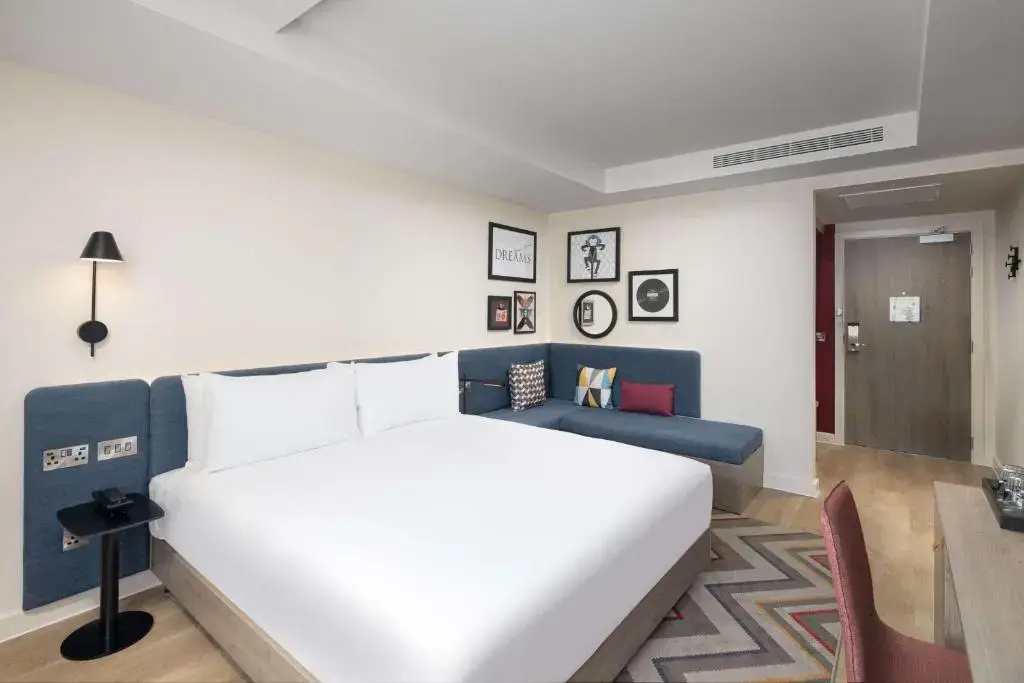 Hampton by Hilton London City — photo 3