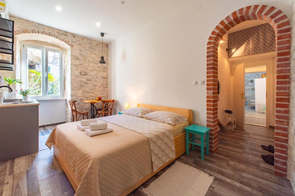 Apartments and Rooms Djanovic