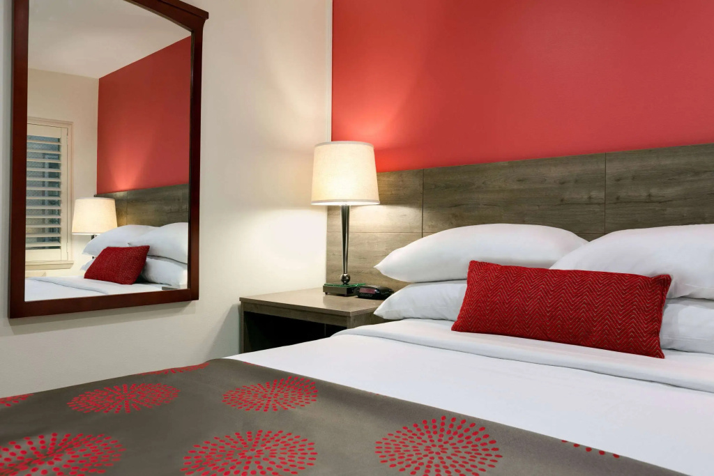 Ramada by Wyndham Oakland Downtown City Center, photo 4