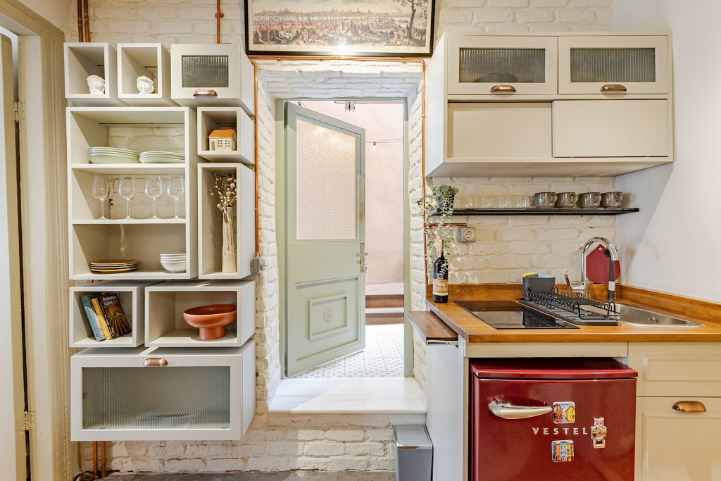 Two-Bedroom in Historic Mansion Old Town Flat — photo 5