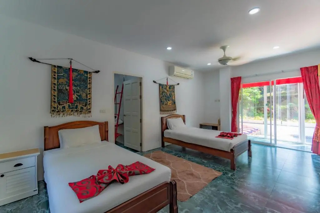 Luxurious 10-bedroom Villa With Private Pool in Chalong, Phuket, photo 4
