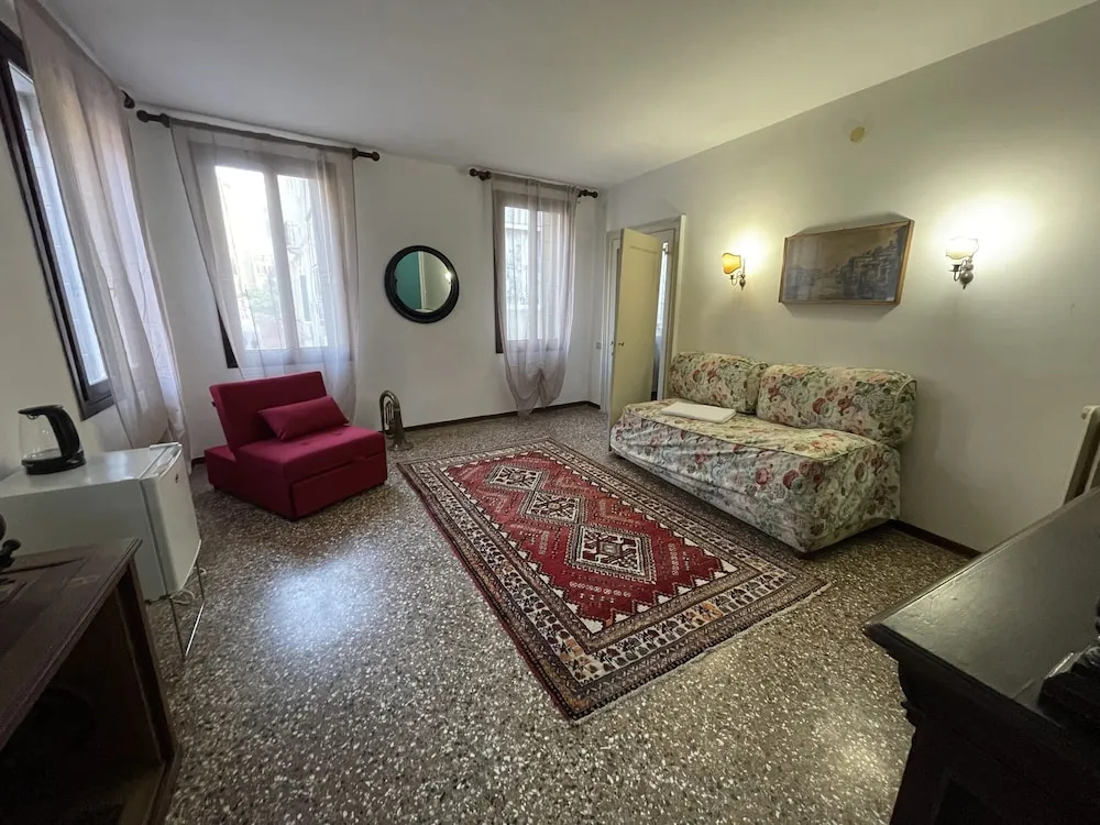 LIONS VENICE Guest House, photo 5