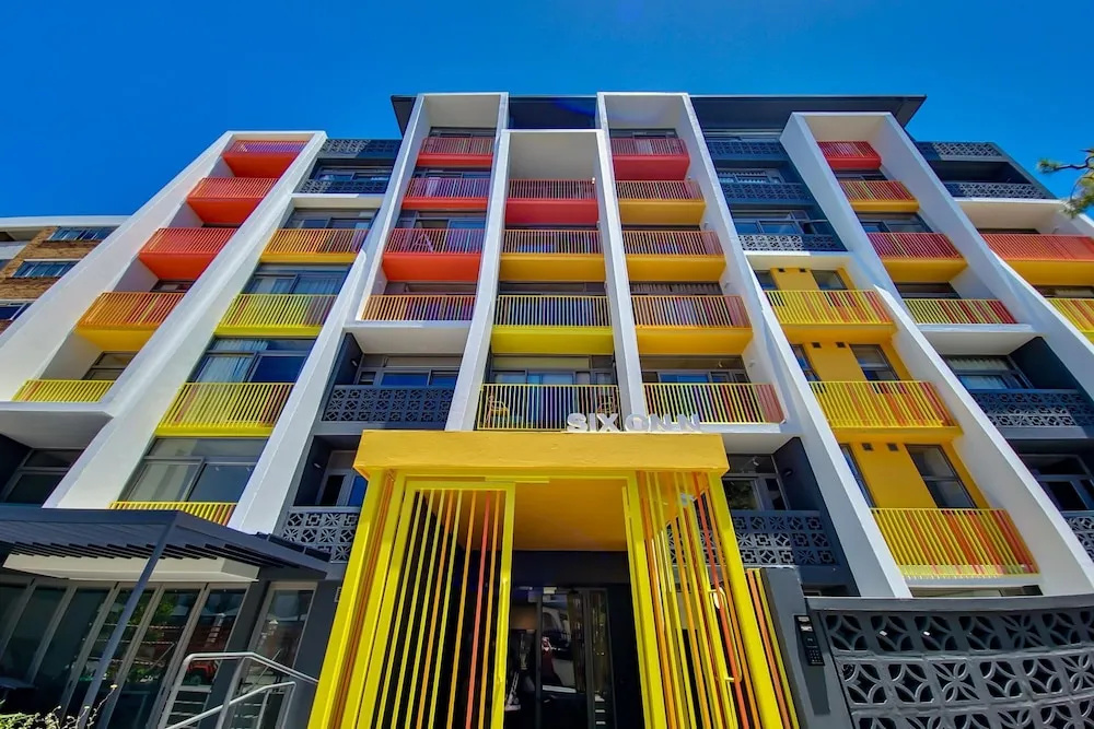 Chic Rooftop Apartment by the Sea 6onn Sea Point