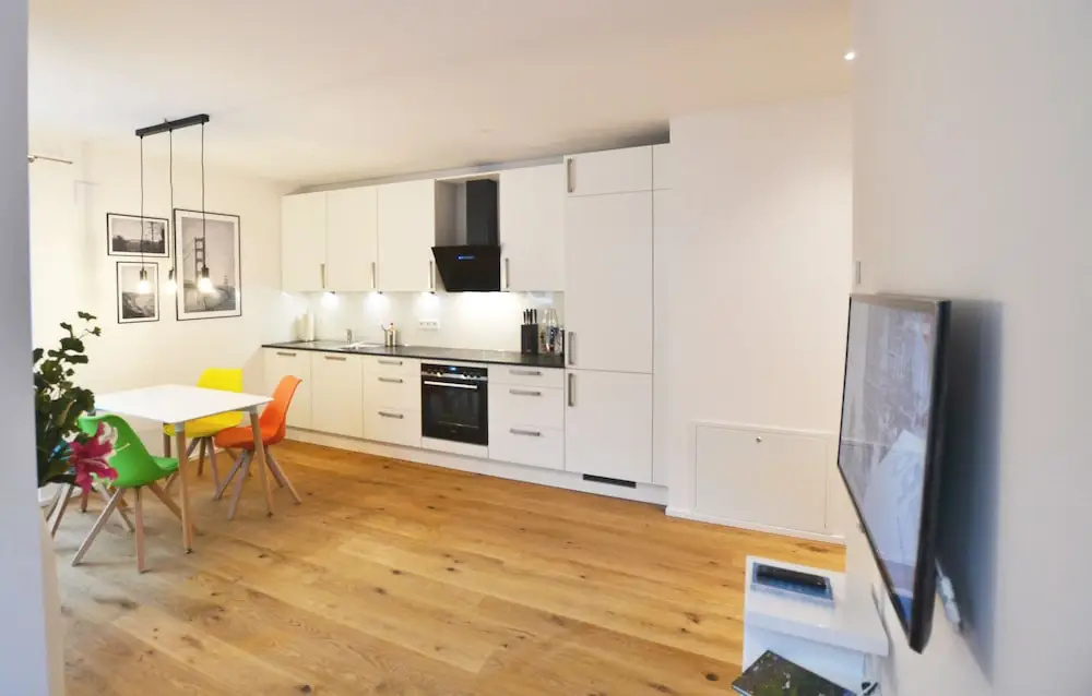 Modern apartment near downtown — photo 6